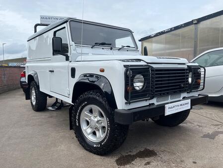 LAND ROVER DEFENDER 110